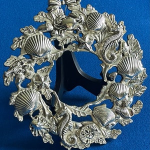 Vintage INTERNATIONAL SILVER Co SEASHELL Pierced Footed Round Trivet/Underplate/Pot Holder