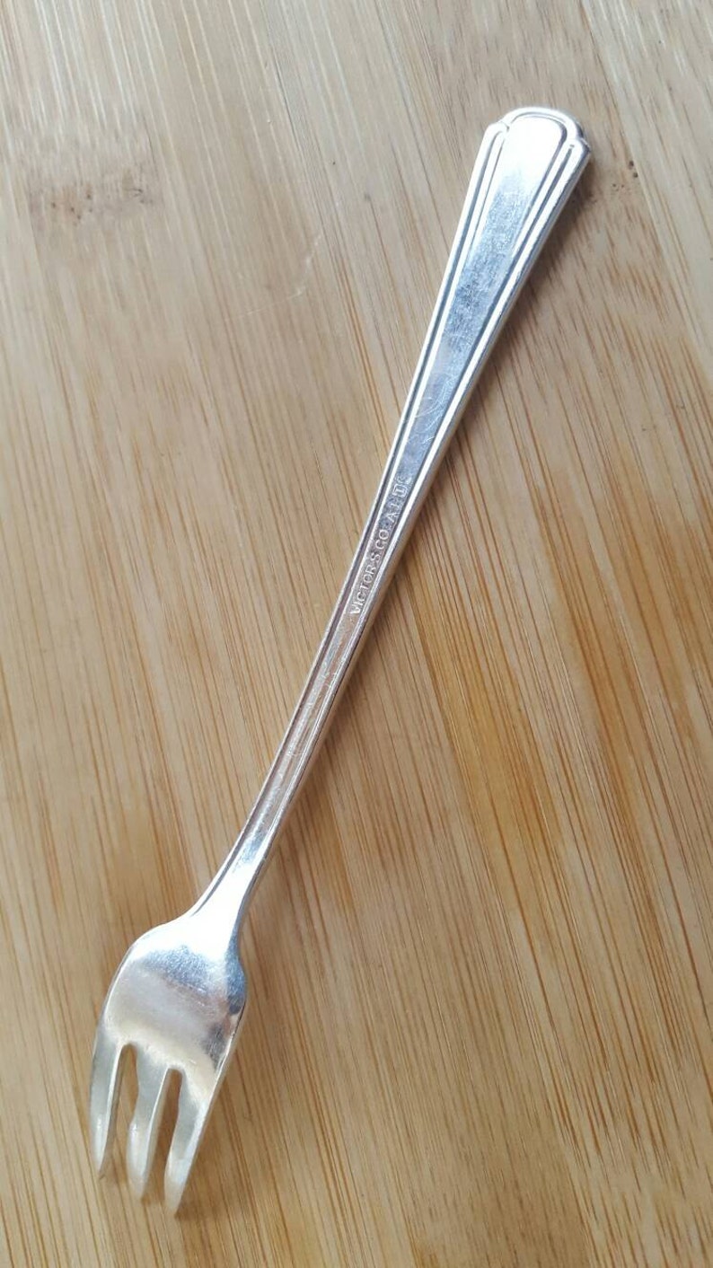 Set of 2 Antique VICTOR Silver Co Outlined Edge SeafoodCocktail Fork 5 34
