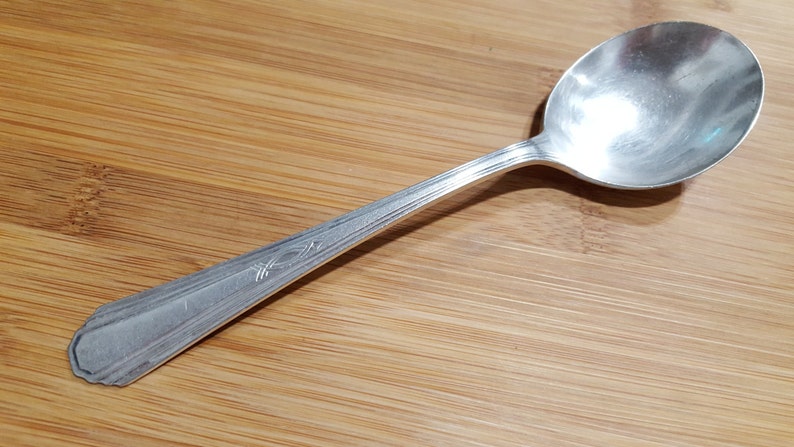 7 Gumbo Vintage Wm A Rogers 1931 PARIS Round Bowl Soup Spoon
