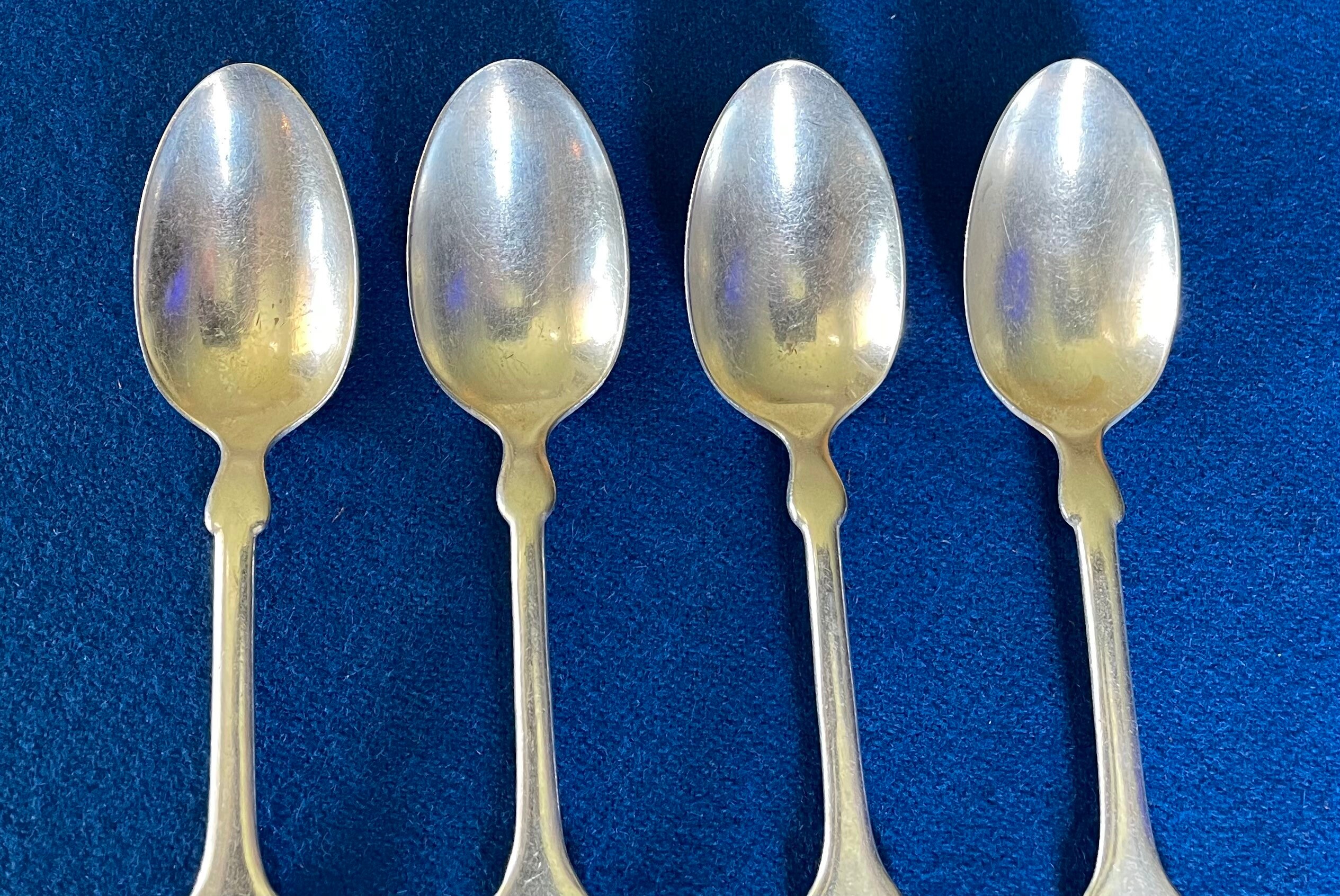 アンティーク コレクタブル クラウン ギルド シルバー 1876 チップ付き