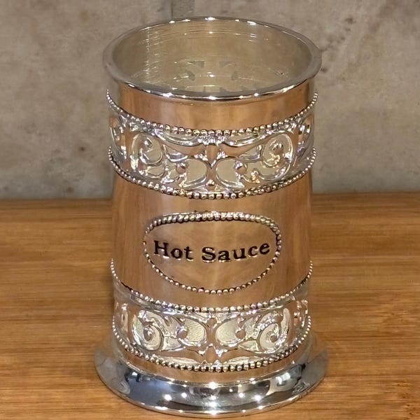 Niesamowity, wspaniały, elegancki, zabytkowy, srebrny, siatkowany, okrągły pojemnik/podstawka na przyprawy HOT SAUCE GODINGER