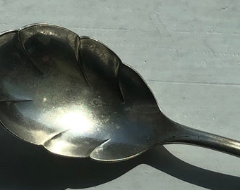 Vintage MERIDEN Silver 1960 FIRST LADY Shell Sugar Spoon 5 3/8
