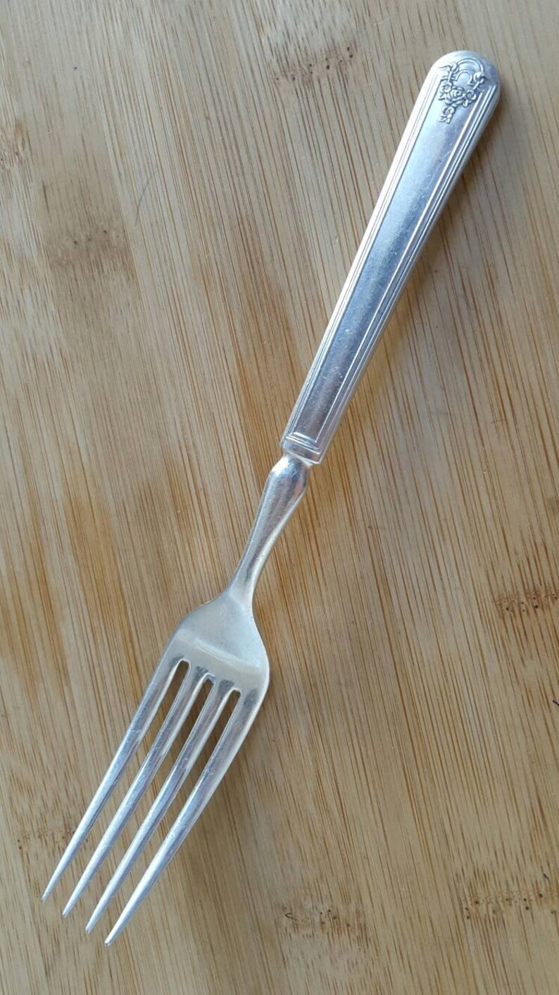 Antique Collectible Wm Rogers 1922 HOMESTEAD Solid Indented Dinner Fork 7 58