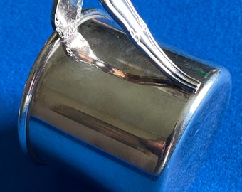 ヴィンテージ ラージ シルバープレート ベビー洗礼カップ 2 3/8 インチ