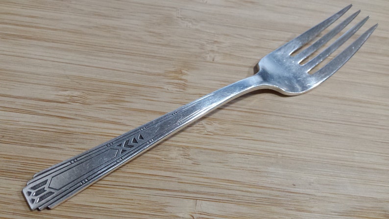 Set of 6 Vintage TUDOR Plate 1932 FRIENDSHIPMEDALITY SaladDessert Fork 6 14
