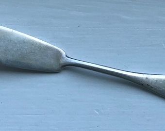 Antique Wm A Rogers Silver 1898 SHELL Tip Butter Spreader Knife 5"
