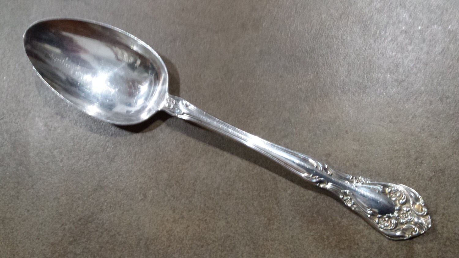 ビンテージ　ALVIN STERLINGスプーン　Chateau Rose 純銀 Vintage ALVIN Sterling 1940 CHATEAU ROSE Serving Tablespoon 8 1/2