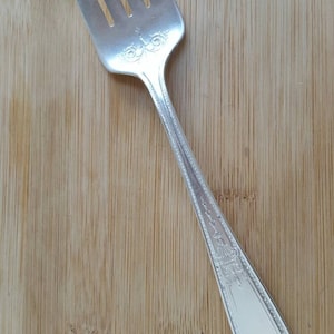 Antique Wm ROGERS & Son 1925 DEBUTANTE Cold Meat Serving/Buffet Fork 8 3/8&quot;, Set of 2