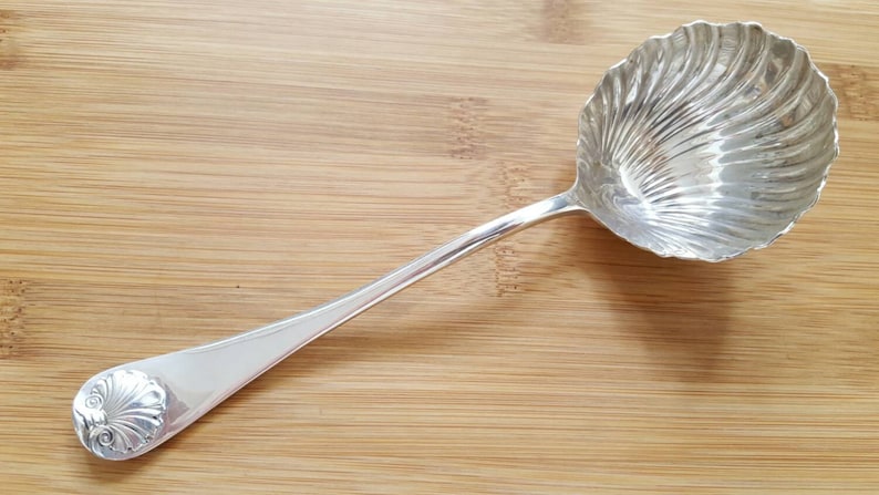 Vintage KIRK Stieff Sterling 1970 WILLIAMSBURG SHELL Shell Bowl GravySauce Ladle 7 58