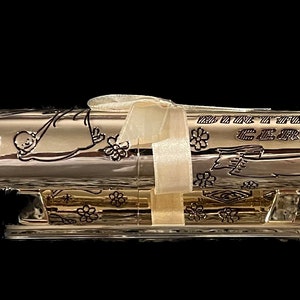 Prachtige Collectible Vintage Silver Etched BABY GEBOORTE CERTIFICAAT Houder w/Stand 9 1/2"
