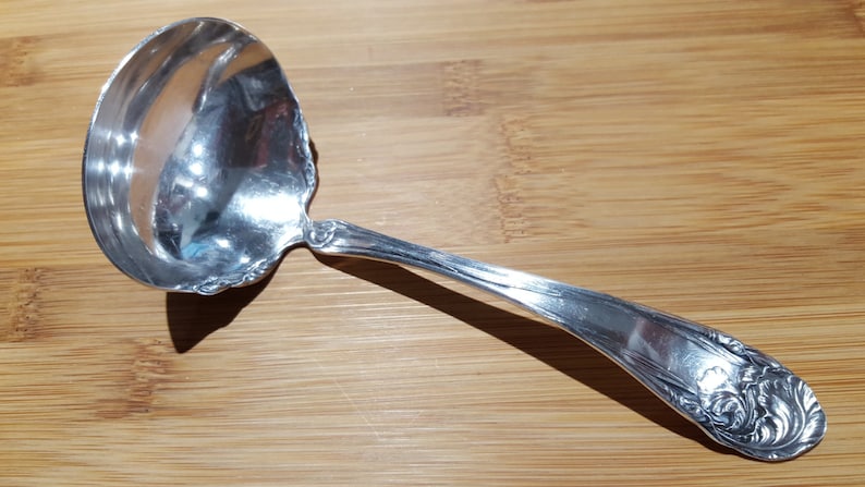 Antique ONEIDA Silver 1904 FLOWER De LUCE Solid GravySauceCream Ladle 6 12