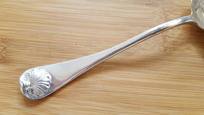 Vintage KIRK Stieff Sterling 1970 WILLIAMSBURG SHELL Shell Bowl GravySauce Ladle 7 58