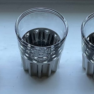 Increíble magnífico elegante Vintage RAG & BONE Ciudad de Nueva York en relieve Fondo plateado 1.5 FL Oz Shot Glass/Cup 2 3/8", Juego de 3