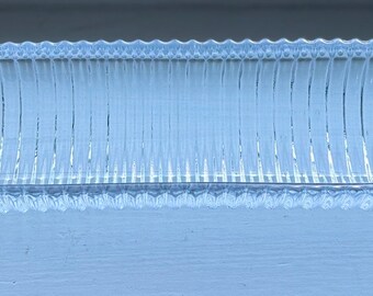 Prachtige elegante vintage HELDERKRISTAL glas op voet geribbeld ontwerp Biscuit/cracker/voorgerecht fish & chips op voet serveermand 8 1/2"