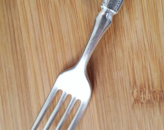 Antique 1847 ROGERS Bros 1860 SHELL Indented Dinner Fork 7 1/2
