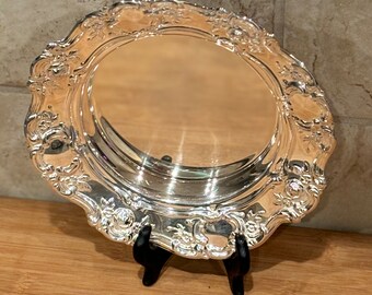 Gorgeous Vintage Elegant Collectible TOWLE Silver Co Silver Plate "Roses" Repousse OLD MASTER-Embossed Round Wine Bottle Coaster 7 1/2"