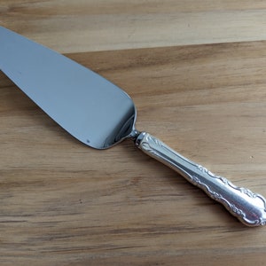 Vintage Reed & Barton 1953 DRESDEN ROSE Duży solidny serwer do ciast/ciast/nóż 10 1/4"