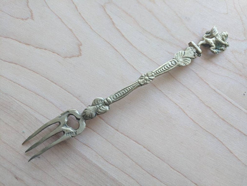 Vintage Collectible BRASS Ornate Roman Figural RAMPANT LION LemonOlivePickle Fork 5 14 Italy