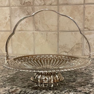 Vintage Elegant Vintage Silver Plate BROMPTON COURT AMC New York Round Pedestal Base Pierced Folding Handled Bread/Serving Basket 7 1/2&quot;