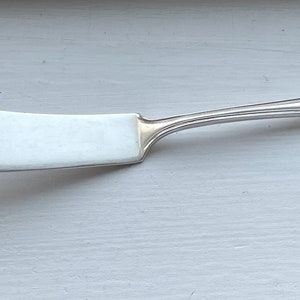 Antique Wm ROGERS & Son Silver 1924 MOUNT ROYAL Flat Handle Master Butter Knife 7 3/8&quot;
