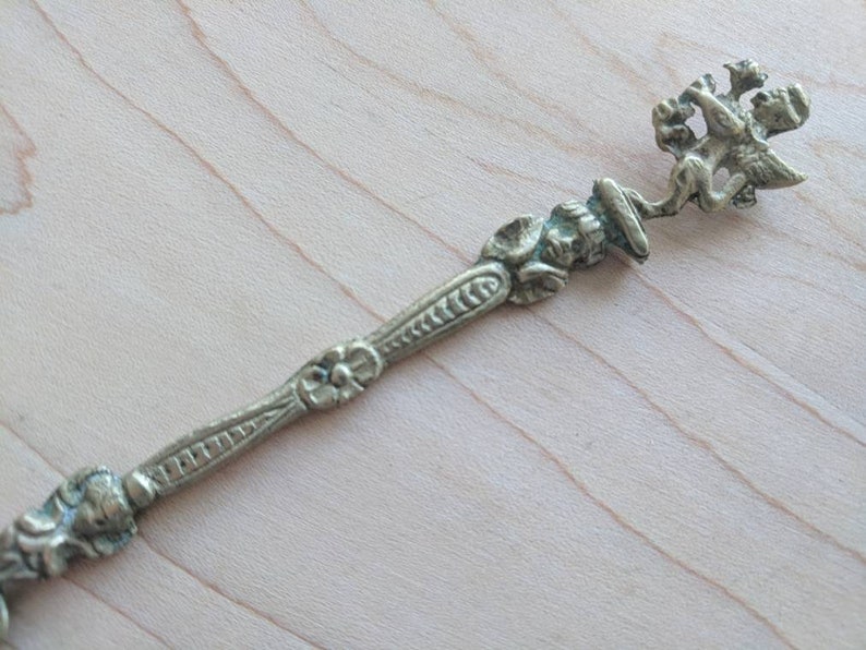 Vintage Collectible BRASS Ornate Roman Figural RAMPANT LION LemonOlivePickle Fork 5 14 Italy