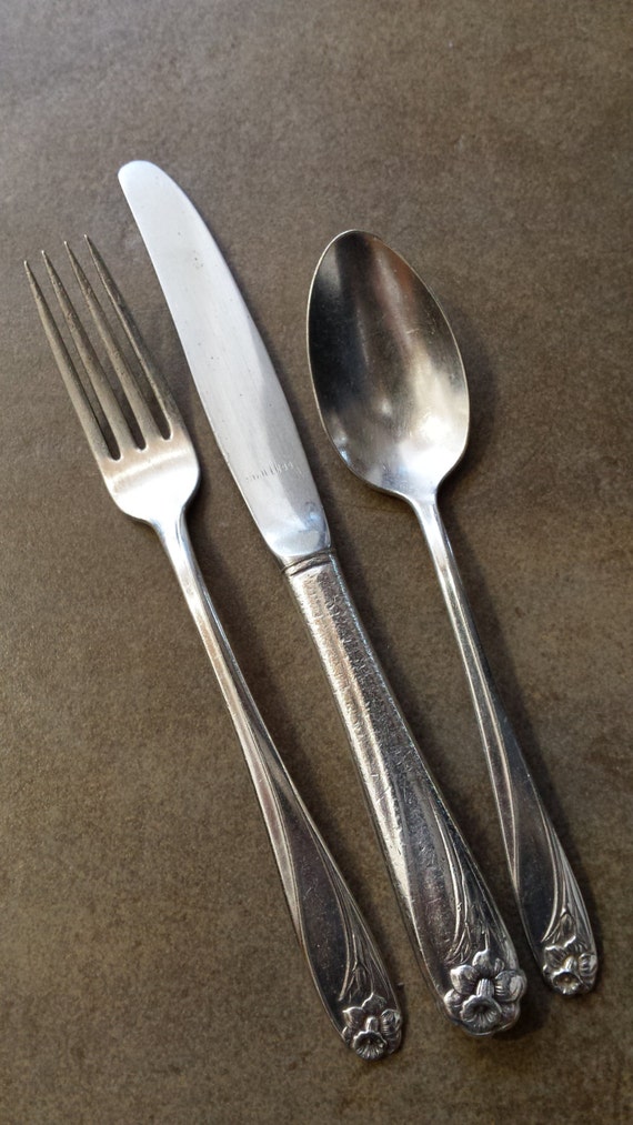 Vintage 1847 Rogers Bros 1950 DAFFODIL Youth Dinner Fork, Knife