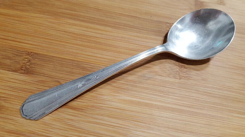 7 Gumbo Vintage Wm A Rogers 1931 PARIS Round Bowl Soup Spoon