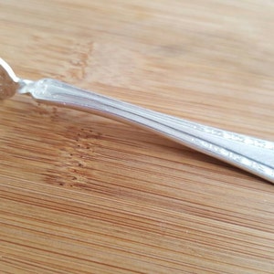 Antique Wm Rogers & Son 1915 HAMPDEN Twisted Handle Master Butter Knife 7 1/2&quot;, Set of 2