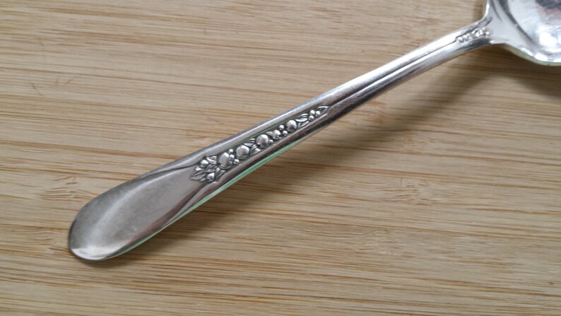 Set of 8 Vintage Wm ROGERS 1941 PRISCILLALady Ann DessertOval Soup Spoon 7 38