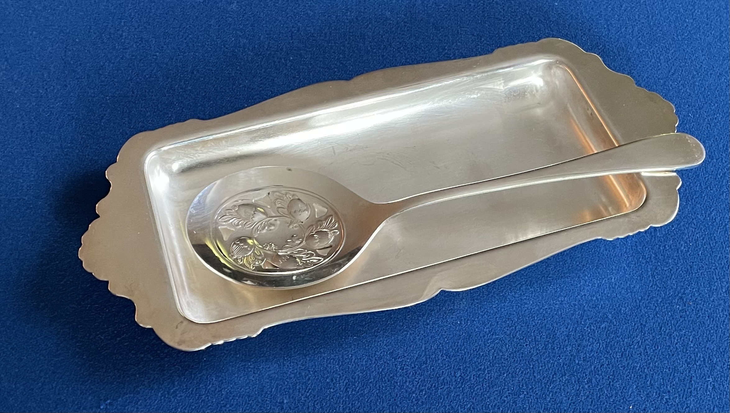 Gorgeous Vintage Elegant LEONARD Silver Plate Solid Handle