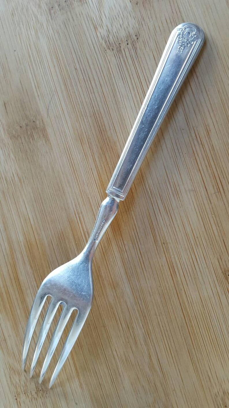 Antique Collectible Wm Rogers 1922 HOMESTEAD Solid Indented Dinner Fork 7 58