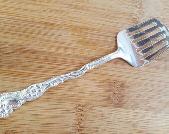 Antique Collectible NILS JOHAN Flowers & Scrolls Small Serving Spatula 5 1/2", Sweden
