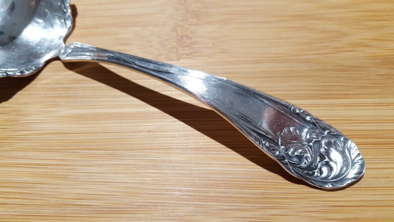 Antique ONEIDA Silver 1904 FLOWER De LUCE Solid GravySauceCream Ladle 6 12
