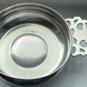 Amazing Vintage Collectible KIRK STIEFF Pewter Williamsburg Restoration Medium Porringer (CW15)  4 1/2&quot;