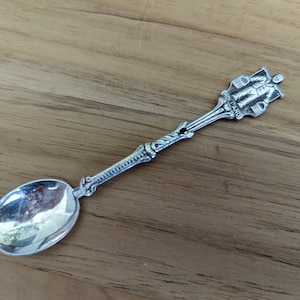Kolekcjonerska zabytkowa srebrna talerzykowa figurka holenderska/łyżeczka do soli 3 5/8&quot;, Holandia