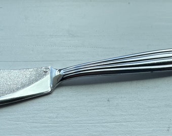 Gorgeous Elegant Vintage SHEFFIELD ENGLAND Chrome Plate Vertical Ribbed Matte Silver Floral Flat Handle Butter/Cheese Spreader 5 1/4"