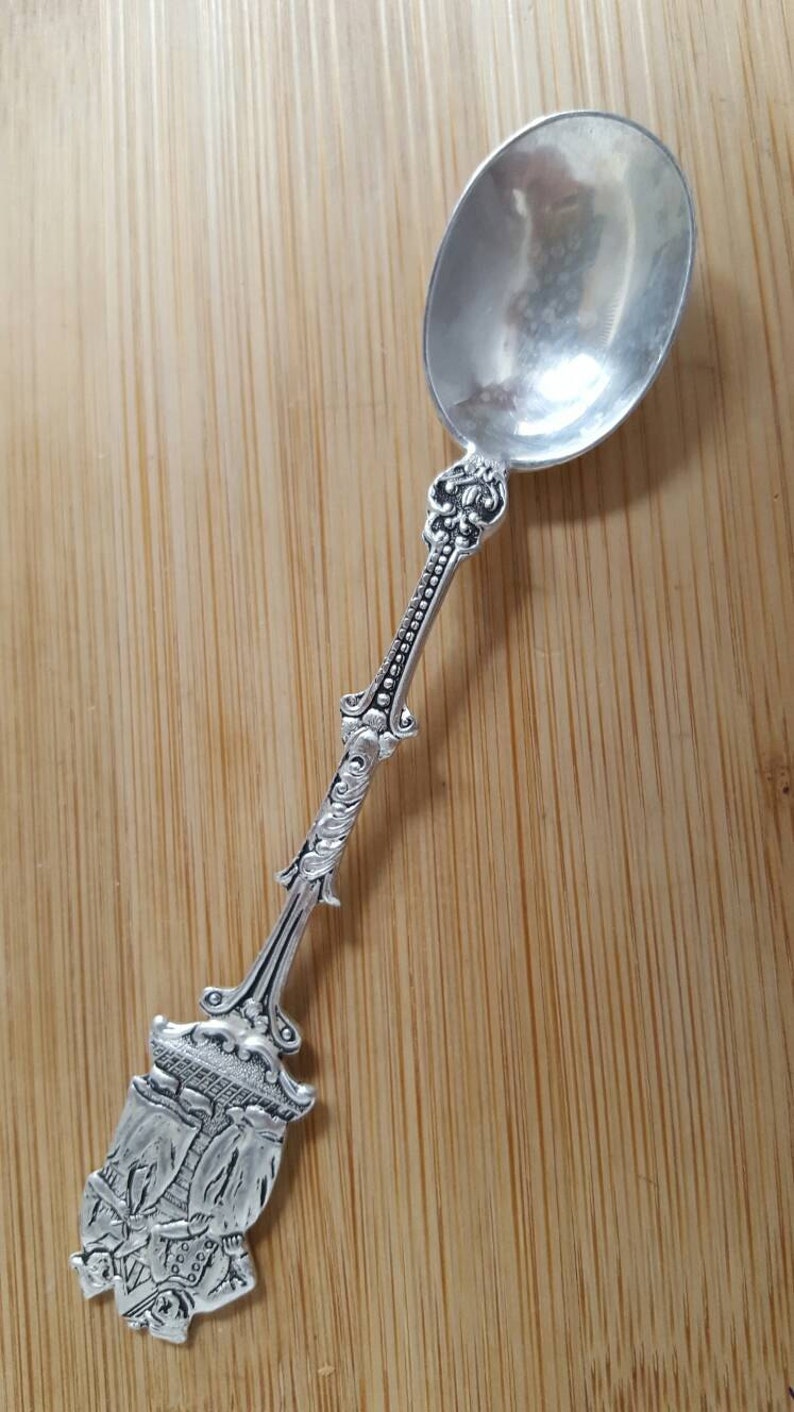 Holland Vintage Collectible DUTCH Village Folks Souvenir Spoon 4 58
