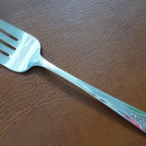 Vintage Wm Rogers and Son 1941 INHERITANCE Buffet/Cold Meat Serving Fork 8 3/4&quot;