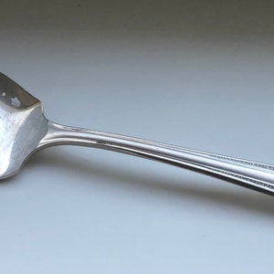 Antique Wm A Rogers 1932 CROYDON/MARY LEE Large Pierced Bowl Server 6&quot;