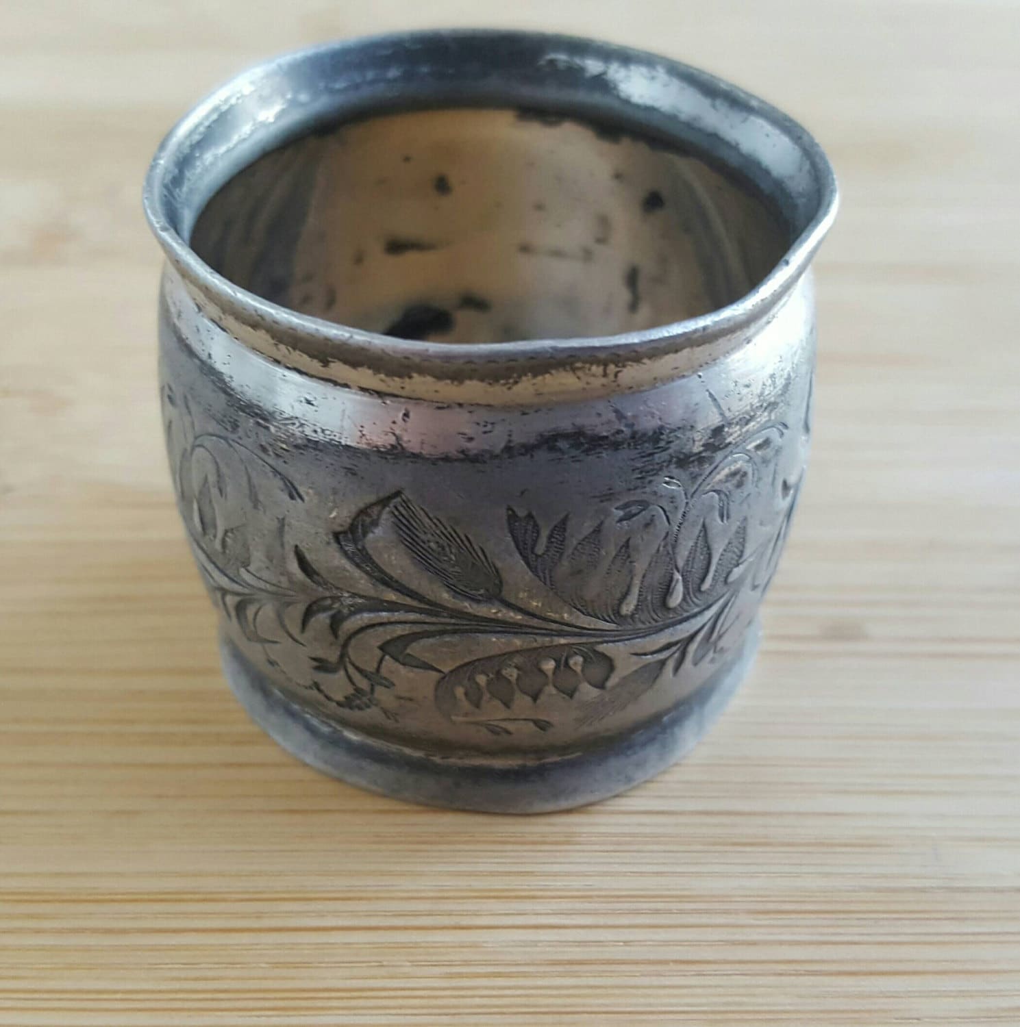 ヴィンテージ シルバープレート ラウンド フローラル 装飾 エッチング