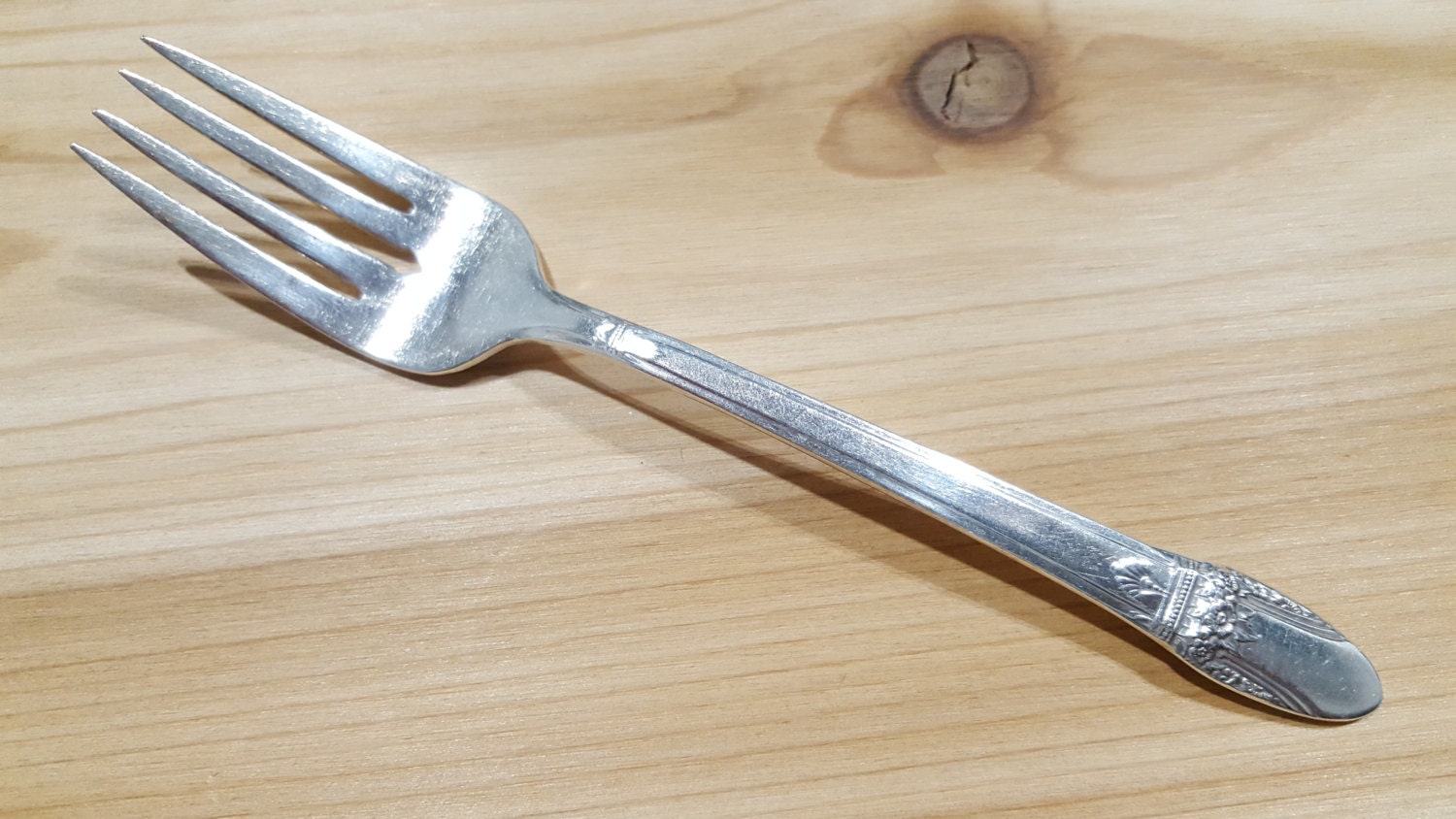Antique 1847 ROGERS Bros 1937 FIRST LOVE Salad/dessert Fork