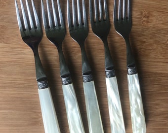 Vintage Jean Dubost Bakeliet/Faux Parelmoer Plastic Zilveren Band Handvat Diner Vork 8 1/4" Set van 5, Frankrijk