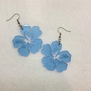 Pretty Periwinkle Blue Frosted Plexiglass Hibiscus Tiki Earrings 2 Sizes FREE SHIPPING