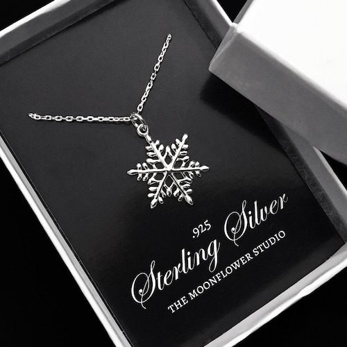 Winter Christmas SNOWFLAKE Solid Sterling Silver Small Charm Pendant 1941 Winter Christmas SNOWFLAKE Solid Sterling Silver Small Charm Pendant 1941