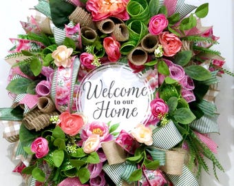 Corona de bienvenida a nuestro hogar, corona de peonías rosas para la puerta principal, corona floral de primavera y verano, corona de arpillera estilo granja, decoración de puerta para el día a día