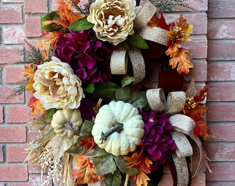 Corona de otoño para la puerta principal, corona de hortensias de otoño, corona de otoño para la puerta, decoración de otoño en tonos ciruela, burdeos y dorado, corona de Acción de Gracias, corona de calabazas.