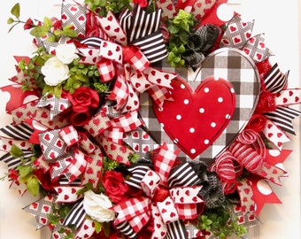 Buffalo Check Valentine Wreath for front door, Valentine's Day Wreath, red white black wreath, Winter Wreath, Heart Wreath, Valentine Decor