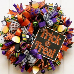 Halloween Wreaths, Halloween door wreath, Trick Or Treat Wreath, Candy Corn Wreath, Fall Wreath, Halloween Decor, candy wreath, fall decor