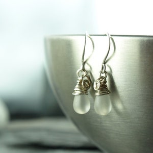 earrings, Silver,drops,white,wire work image 1