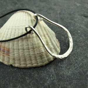 RingDing - Ringhalter,Anhänger aus Silber, keltischer Schmuck, Hammerschlag, Silberschmuck,Silberanhänger, Ring, Schmuck, handgemacht